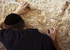 A Jewish worshipper prays at the Western Wall during prayers marking Tisha B'Av, in Jerusalem July 20, 2010. Tisha B'Av, a day of fasting and lament, is traditionally the date in the Jewish calendar on which the First and Second Temples in Jerusalem were destroyed, respectively in the sixth century B.C. by the Babylonians and the first century A.D. by the Romans. REUTERS/Nir Elias (JERUSALEM - Tags: RELIGION)